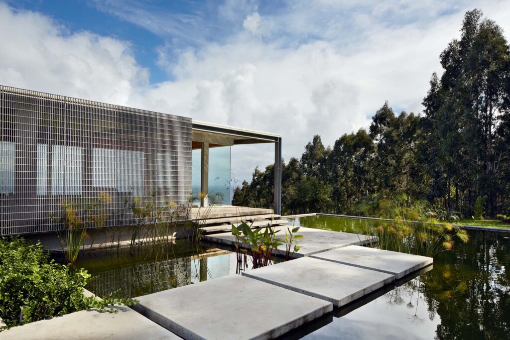 The design of Craig Steely’s Bennet/Yeo House affords expansive views of Hawai‘i Island’s Hāmākua Coast.